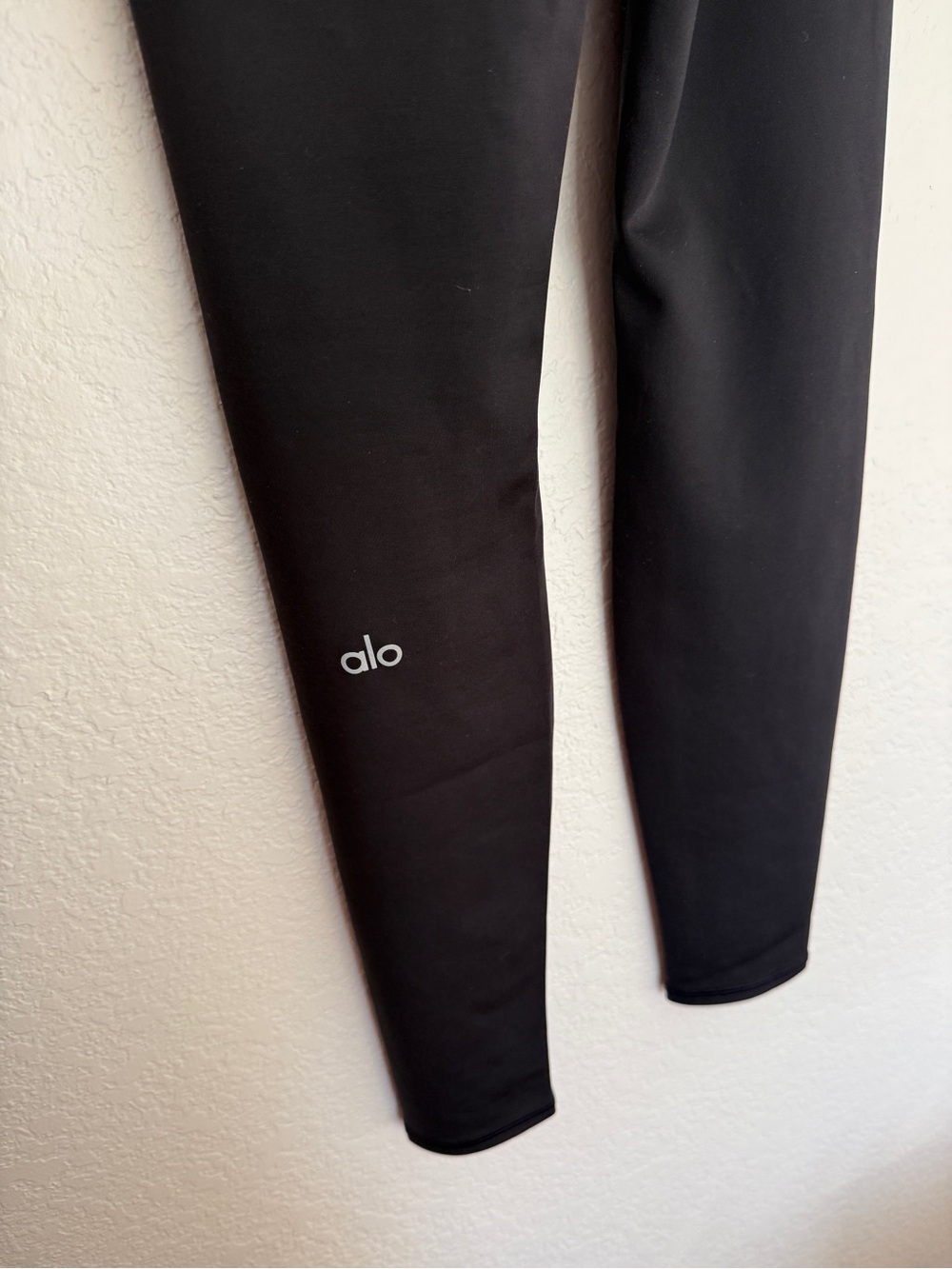 Alo Yoga High-Waist Airlift Legging in Black Small - Picture 9 of 9